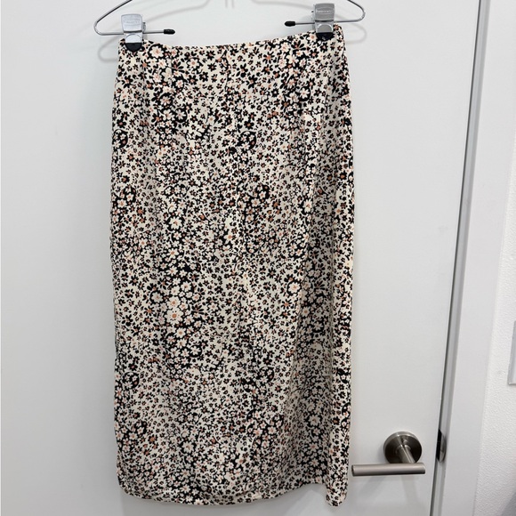 Madewell Side-Button Straight Midi Skirt in floral Daisy Groove Cream and Black - Picture 9 of 12